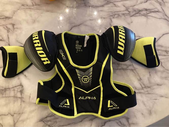 Men's Medium Senior Warrior Alpha QX5 Shoulder Pads (Used)
