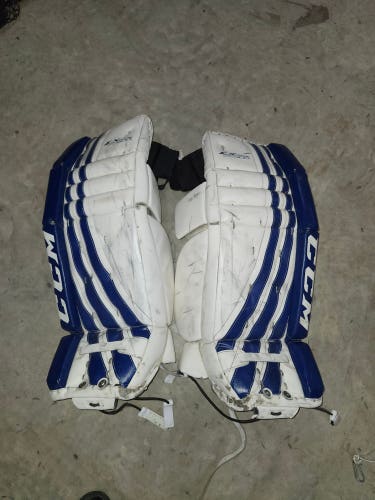 28" CCM Extreme Flex 400 Goalie Leg Pads (Used)