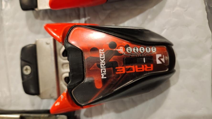 Marker Race 30 Bindings (Used less than 1 season)