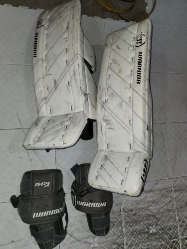 28" Warrior Ritual G4 Goalie Leg Pads (Used)
