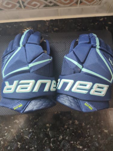 Bauer Vapor Hyperlite Gloves 13" Intermidiate (Used)