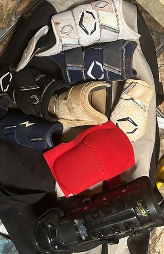 (Used) USED LEG GUARD/ ELBOW GUARD/HAND GUARD. YOU GET ALL 8