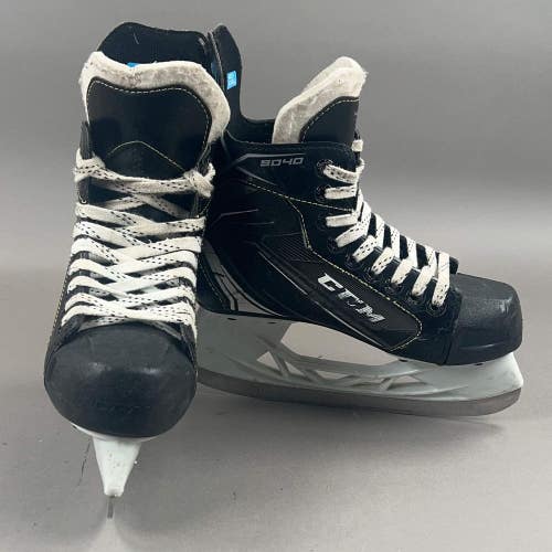 CCM Tacks 9040 Size 2 Junior Hockey Skates