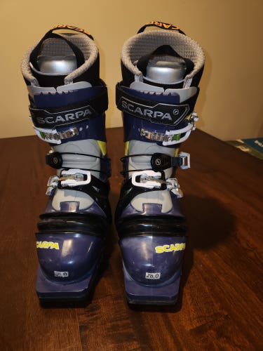 Mondo 28 & 28.5 Scarpa Telemark Ski Boots Medium Flex (Used)