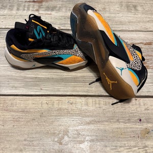 Kid's 4.5Y (Big Kids / Youth) Air Jordan Shoes (Used)