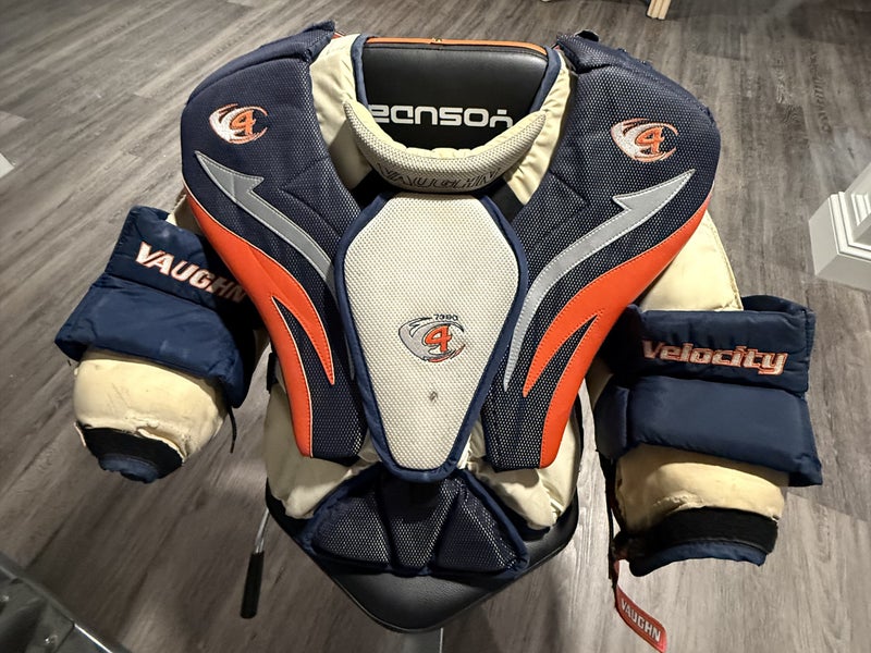 Intermediate Large Vaughn Velocity V4 7360 Goalie Chest Protector (Used)