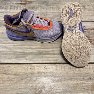 Nike Lebron "VIOLET FROST" Men's Size M 5.0 (W 6.0) Nike Shoes (Used)