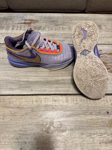 Men's Size M 5.0 (W 6.0) Nike Shoes (Used)
