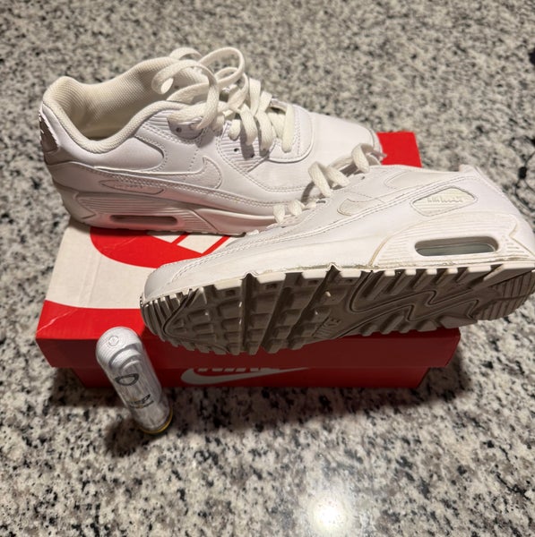 Nike Air Max - White Unisex Youth 6Y (Big Kids / Youth) Nike (Used)