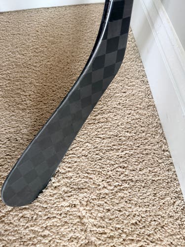 Intermediate Bauer Vapor FlyLite Right Handed Hockey Stick P92 55 Flex (New)