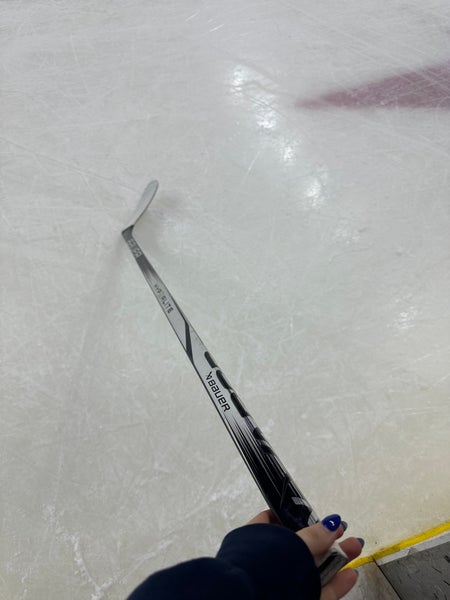 Intermediate Bauer Vapor Hyperlite 2 Right Handed Hockey Stick P92 55 Flex (New)