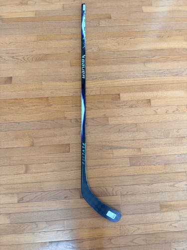 Intermediate Bauer Vapor FlyLite Right Handed Hockey Stick P92 55 Flex (New)