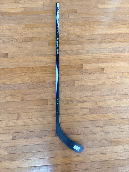 Intermediate Bauer Vapor FlyLite Right Handed Hockey Stick P92 55 Flex (New)