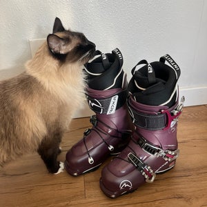 Mondo 22 & 22.5 Women's Roxa Alpine Touring Ski Boots Medium Flex (New)