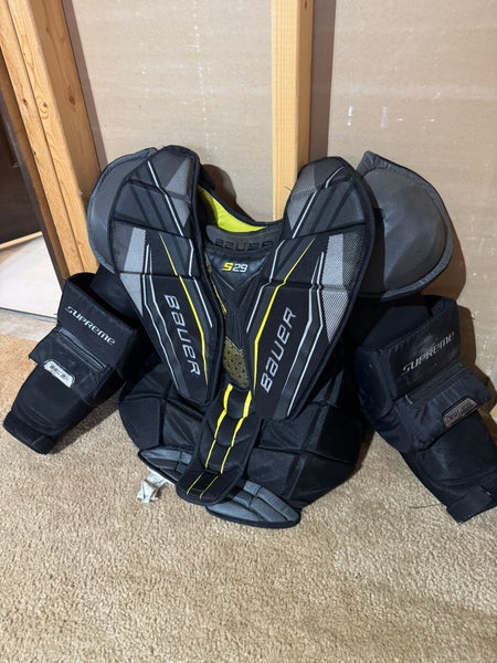 Small Bauer Supreme s29 Goalie Chest Protector (Used)