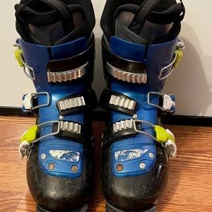 Mondo 22 & 22.5 Kid's Nordica Firearrow Team 3 Ski Boots (Used)