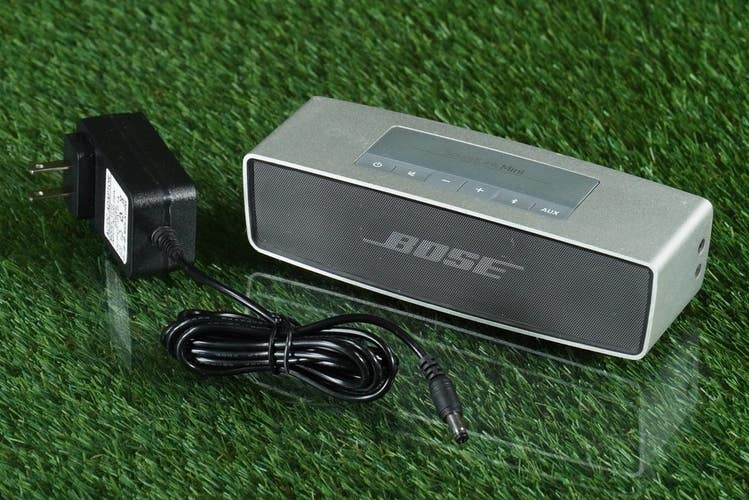 BOSE SOUNDLINK MINI SPEAKER WIRELESS BLUETOOTH PORTABLE + CHARGING CORD!