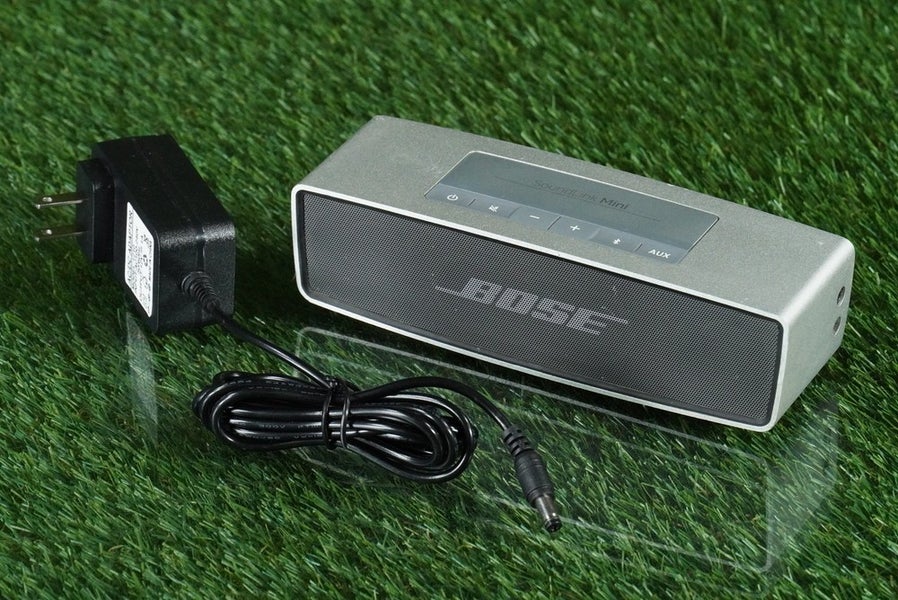 BOSE SOUNDLINK MINI SPEAKER WIRELESS BLUETOOTH PORTABLE + CHARGING CORD!