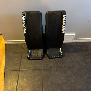 26" Vaughn SLR4 Goalie Leg Pads (Used)