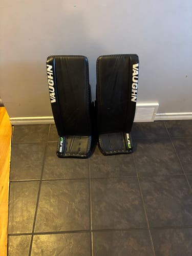 26" Vaughn SLR4 Goalie Leg Pads (Used)