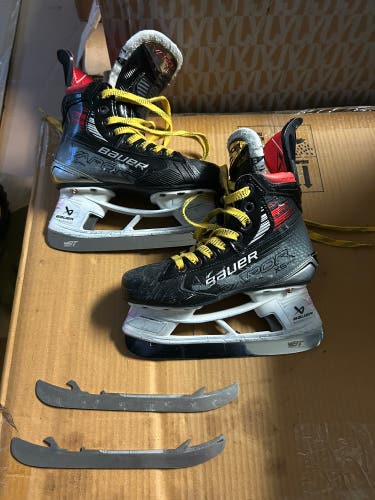 2023 Bauer Vapor X5 Pro Hockey Skates and Size 1.5 (Used-with two sets of steel)