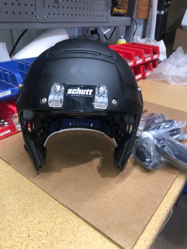 NEW SCHUTT F7 2.0 - XL - FLAT BLACK