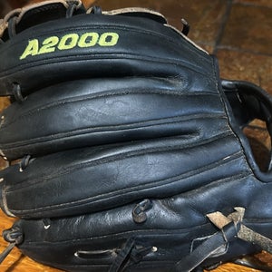 Wilson A2000 RH Pitcher's Baseball Glove 11.75" (Used)