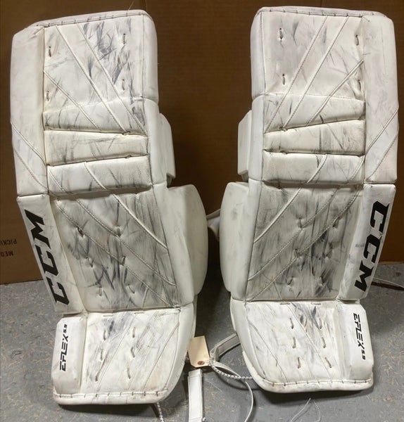 Intermediate CCM Extreme Flex 5.9 Goalie Leg Pads | 30" + 1