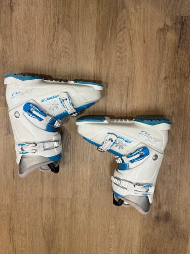 Mondo 24 & 24.5 Kid's Nordica Firearrow Team 3 Ski Boots (Used)