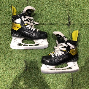 Junior Bauer Supreme 3S Hockey Skates Regular Width Size 3.0 (Used)