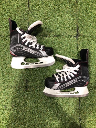Junior Bauer Vapor X200 Hockey Skates Regular Width Size 3.0 (Used)