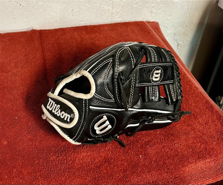 Wilson Onyx RHT Softball Glove 11.75"