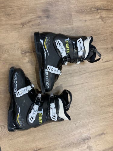 Mondo 26 & 26.5 Salomon Team Ski Boots (Used)