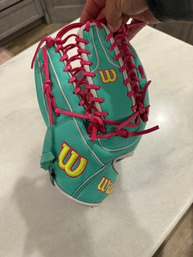 2025 Wilson A2000 LH Outfield Baseball Glove 12.75" (New)