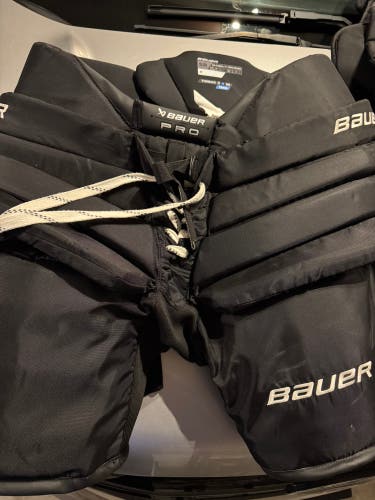 Senior XXL Bauer Pro Hockey Goalie Pants (Used)