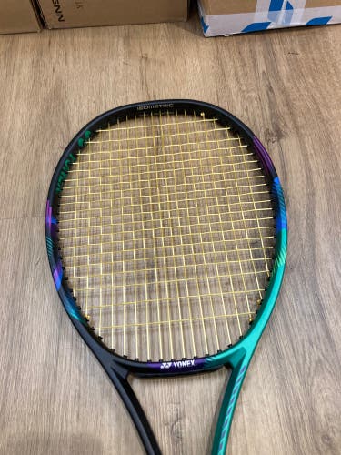 Men's YONEX VCORE PRO 97D Tennis Racquet (Used)