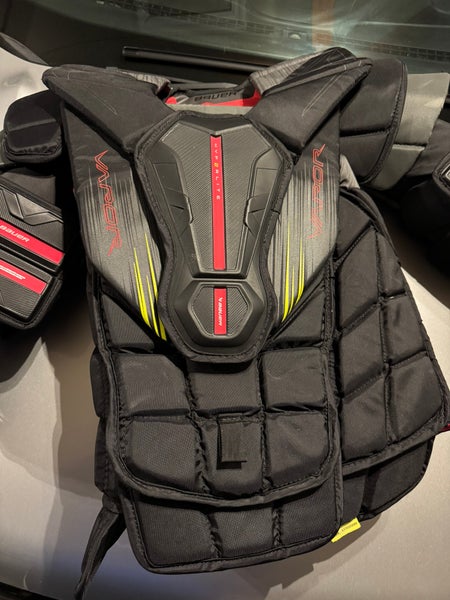 XL Bauer Vapor Hyperlite 2 Goalie Chest Protector (Used)