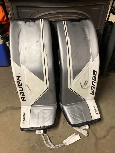 Medium Bauer Hyperlite (Mach skinned) Goalie Leg Pads (Used)