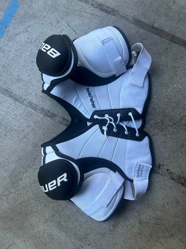 Large Senior Bauer Supreme Classic Shoulder Pads (Used)