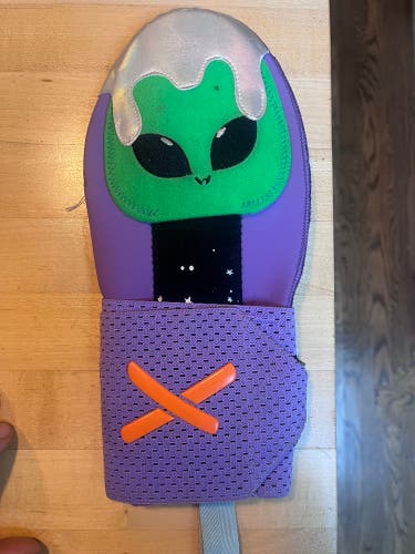 Rare Absolutely ridiculous sliding mitt “prince martian”