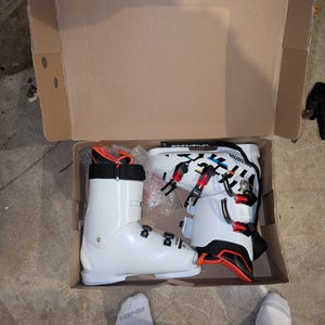 Mondo 28 & 28.5 Men's Rossignol Hero World Cup ZJ+ Ski Boots Stiff Flex (New)