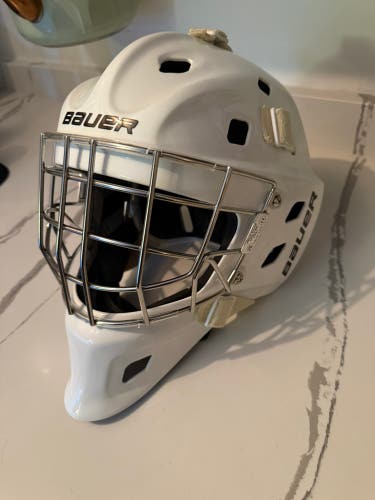 Senior Medium 2023 Bauer NME One Goalie Mask (New)