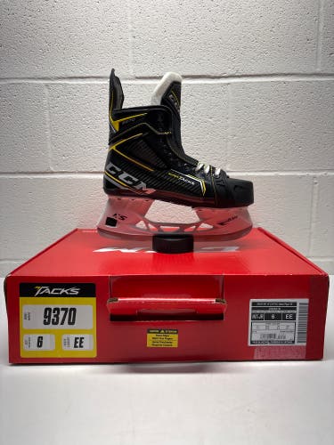 2020 CCM Super Tacks 9370 Hockey Skates Extra Wide Width Size 6 (New)