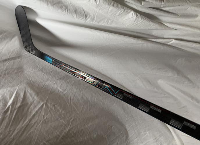 Like New CCM Vizion 75 flex P28 1/4 curve right hand stick