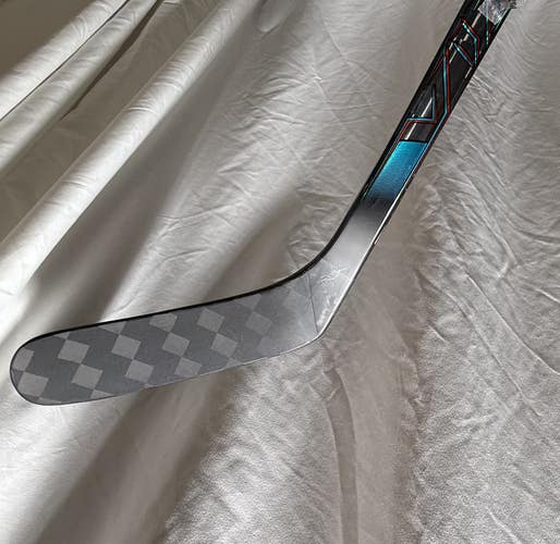 Like New CCM Vizion 70 flex P29 1/4 curve right hand stick