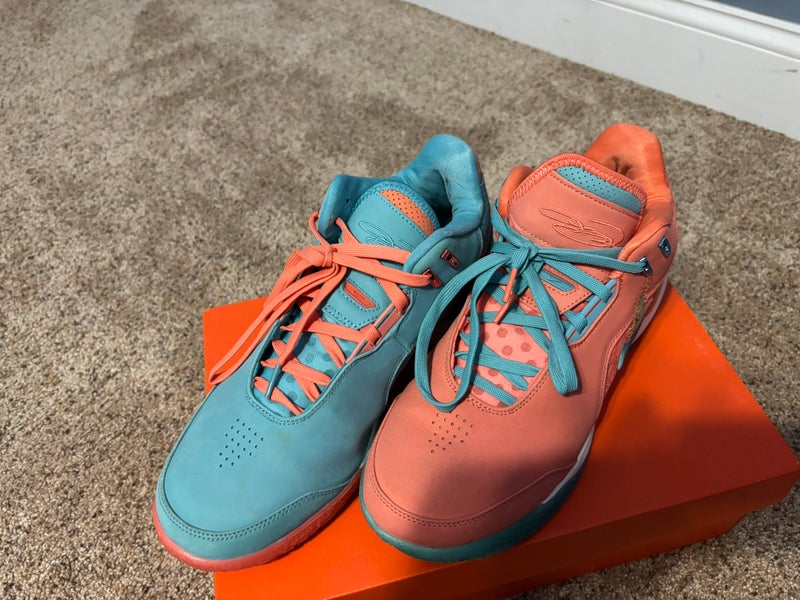 Men's Size M 10.5 (W 11.5) Nike Shoes (Used)