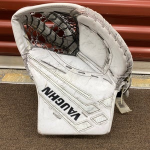 INT VAUGHN VE8 GOALIE GLOVE