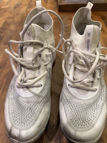 White Women's Size M 8.0 (W 9.0) Under Armour Mid Top Turf Cleats (Used)