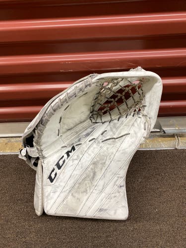 FULL RIGHT CCM EFLEX 5.9 GOALIE GLOVE