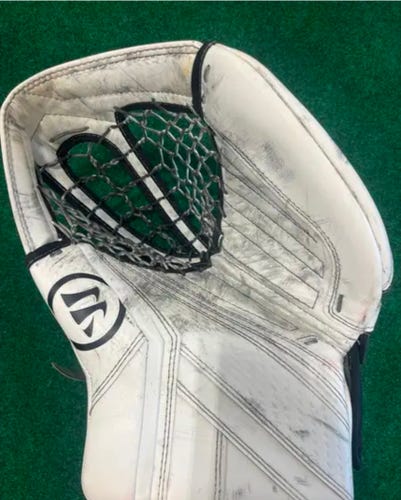 White Senior Warrior Ritual G6.1 E+ Goalie Glove Regular (Used)